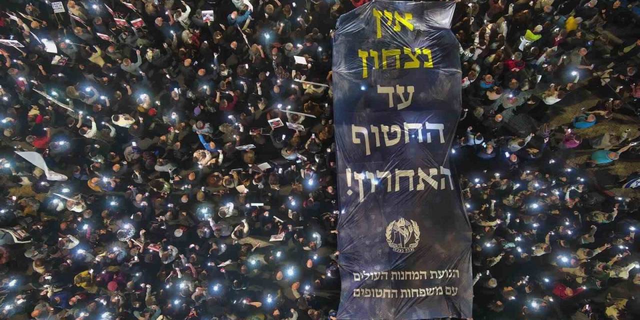 İsrailli Esir Yakınları Tel Aviv’de Protesto Düzenledi