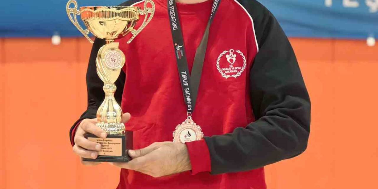 Erzincanlı Badmintoncu Türkiye 3’üncüsü Oldu