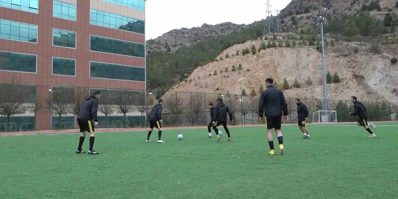 Mahalle Takımı Arkadaşları Hayallerini Gerçekleştirdi, Kendi Futbol Kulüplerini Kurdu