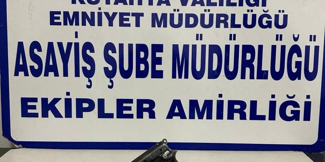 Kütahya’da Bir Şahsın Üzerinde Ruhsatsız Tabanca Ele Geçirildi