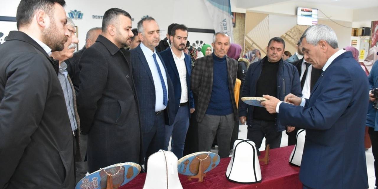 Karaman’da "Taş Devrinden Bugüne" Resim Sergisi Açıldı