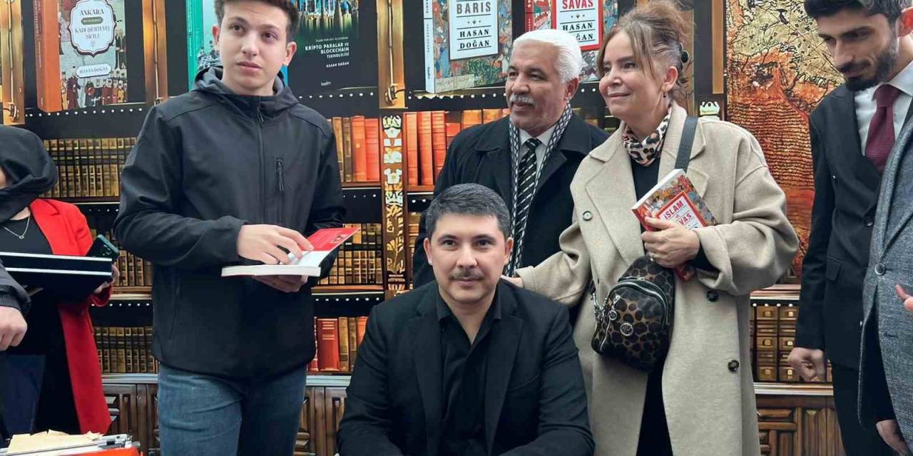 Cumhurbaşkanı Özel Kalem Müdürü Doğan Okurlarla Bir Araya Geldi