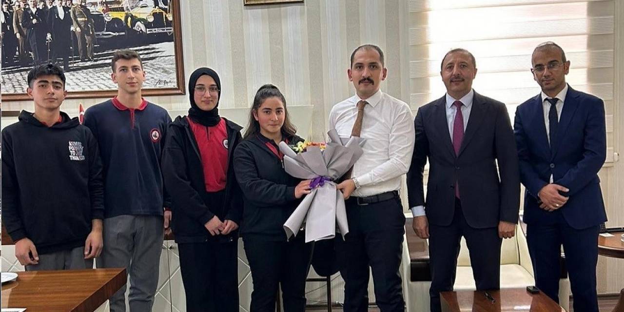 Lise Öğrencileri Kaymakam İpek’i Ziyaret Etti
