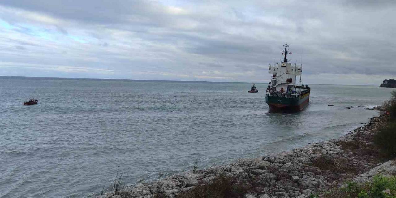 Kastamonu’da Karaya Oturan Geminin Çekilmesi İçin Çalışma Başlatıldı