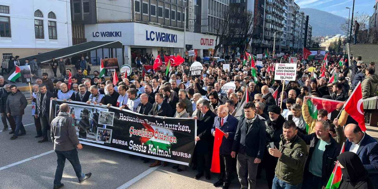 Bursa’da ‘Dünya İnsan Hakları Günü’ Nedeniyle Filistin’e Destek İçin Binlerce Kişi Yürüdü