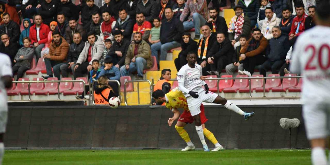Trendyol Süper Lig: Kayserispor: 0 - Pendikspor: 0 (İlk Yarı)