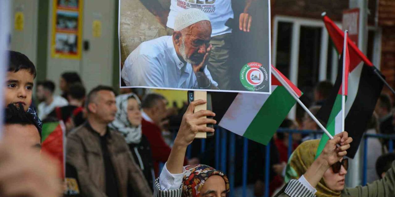 Antalya’da Binlerce Kişi Filistin’e Destek İçin Yürüdü