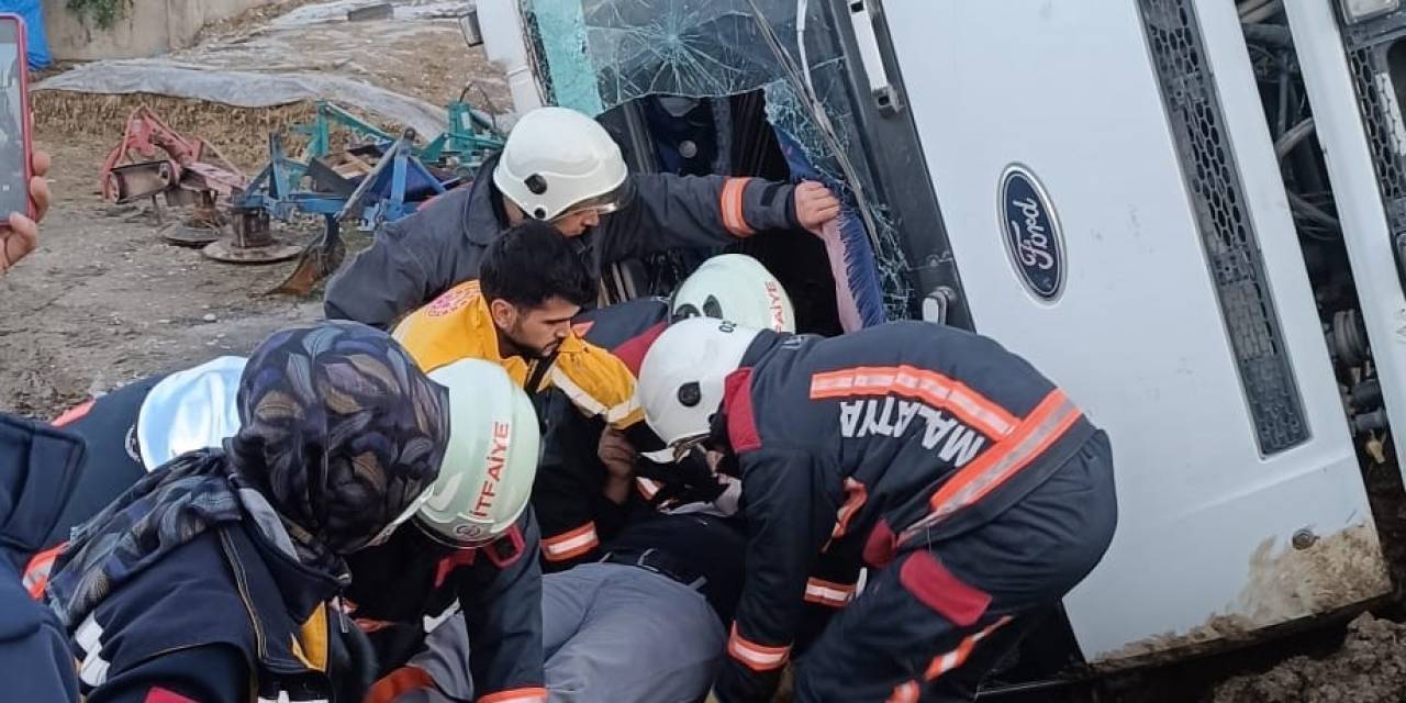 Kontrolden Çıkan Kamyon Devrildi: 1 Yaralı