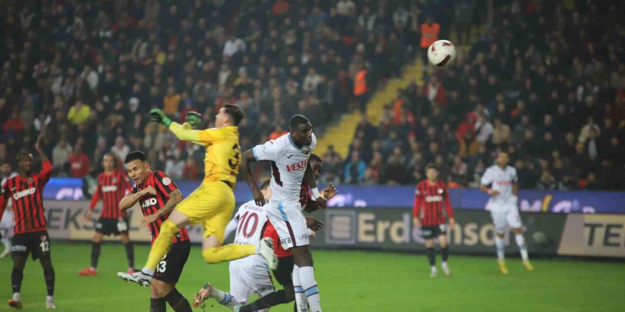 Trendyol Süper Lig: Gaziantep Fk: 0 - Trabzonspor: 0 (İlk Yarı)