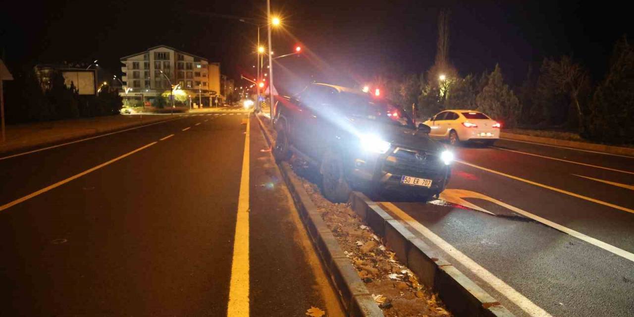 Kaza Yapan Sürücü Aracı Bırakıp Kaçtı