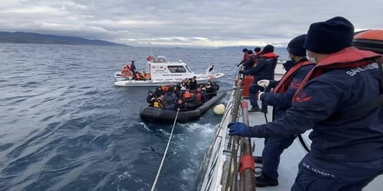 Ayvacık Açıklarında 66 Kaçak Göçmen Yakalandı