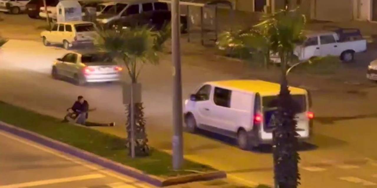 Bıçaklanıp Yolun Ortasına Atıldı, Kimse Yardımına Koşmadı