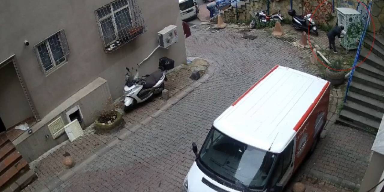 Cihangir’de 12 Saat Boyunca Kumbarayı Soyan Hırsızı Polis 2 Saatte Yakaladı