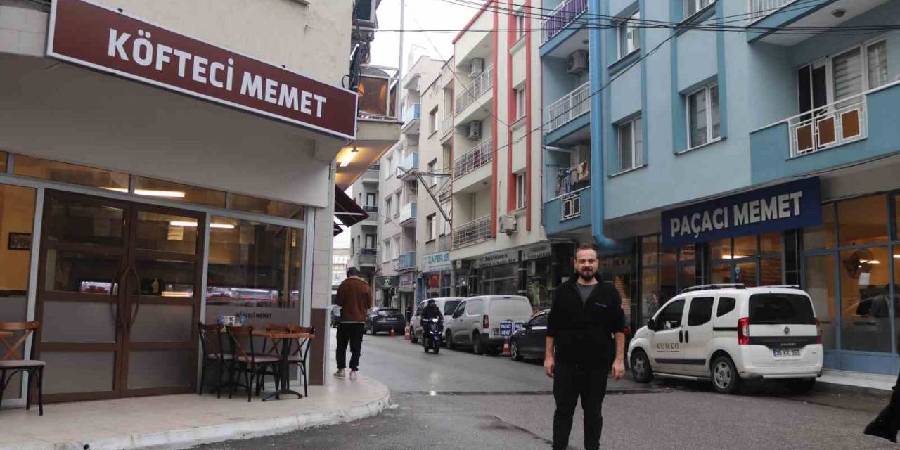 İzmir’de Bu Sokaktaki Dükkanları Görenler ‘Kim Bu Memet’ Diyor