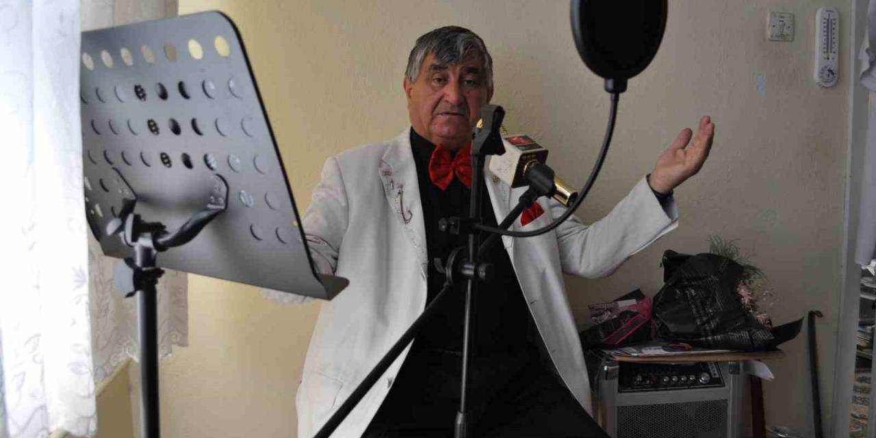 ’sanat Güneşi’ Lakaplı Ali Rıza Işık Vatandaşlardan Aldığı Bahşişle Geçimini Sağlıyor