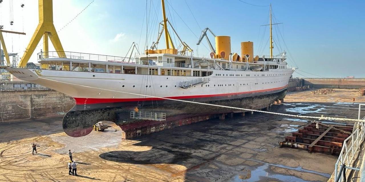 Savarona,  İstanbul Tersanesi Komutanlığı Havuzunda Kapsamlı Onarıma Tabi Tutuluyor
