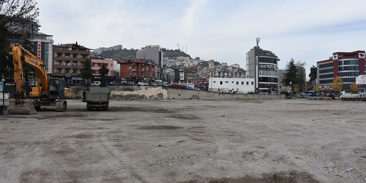 Trabzon'da 36 yıl faaliyet gösteren eski otogarın yıkımı tamamlandı