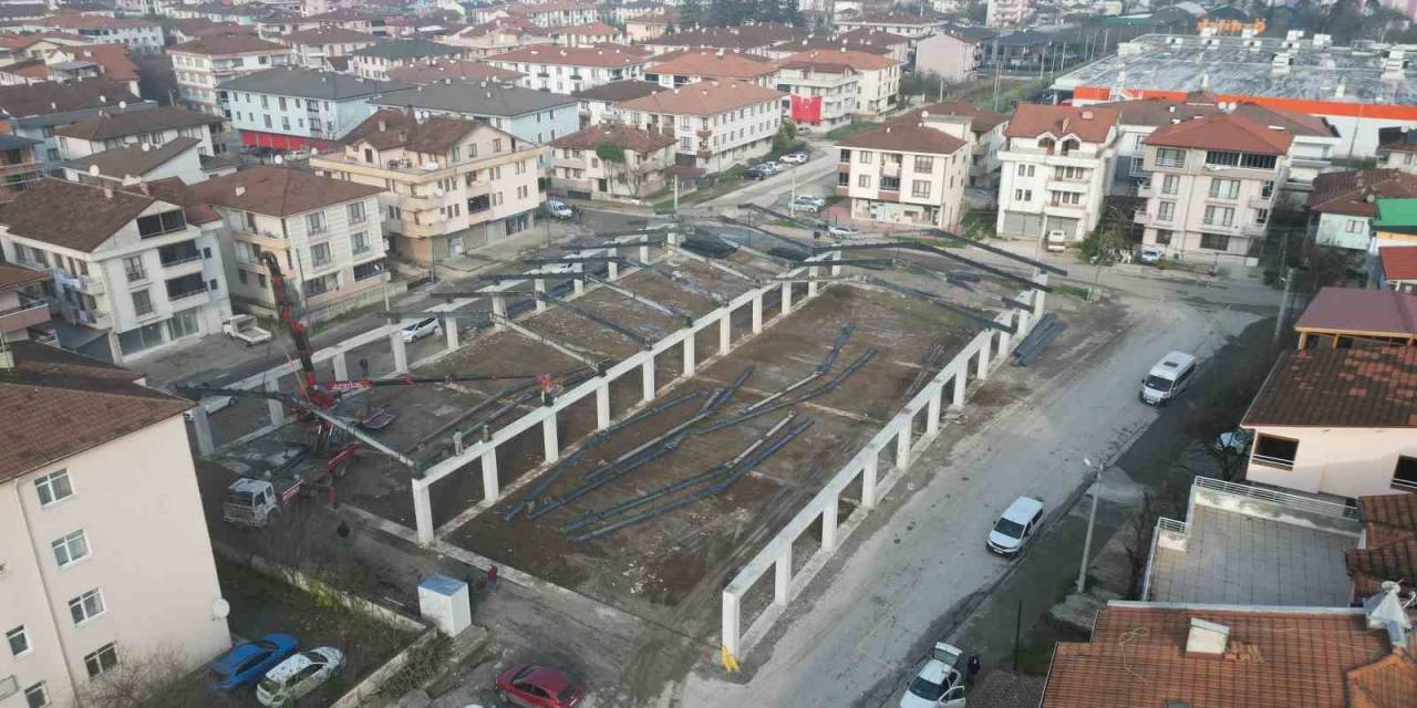 Hamidiye Pazaryerinde Mesai Yoğun Sürüyor