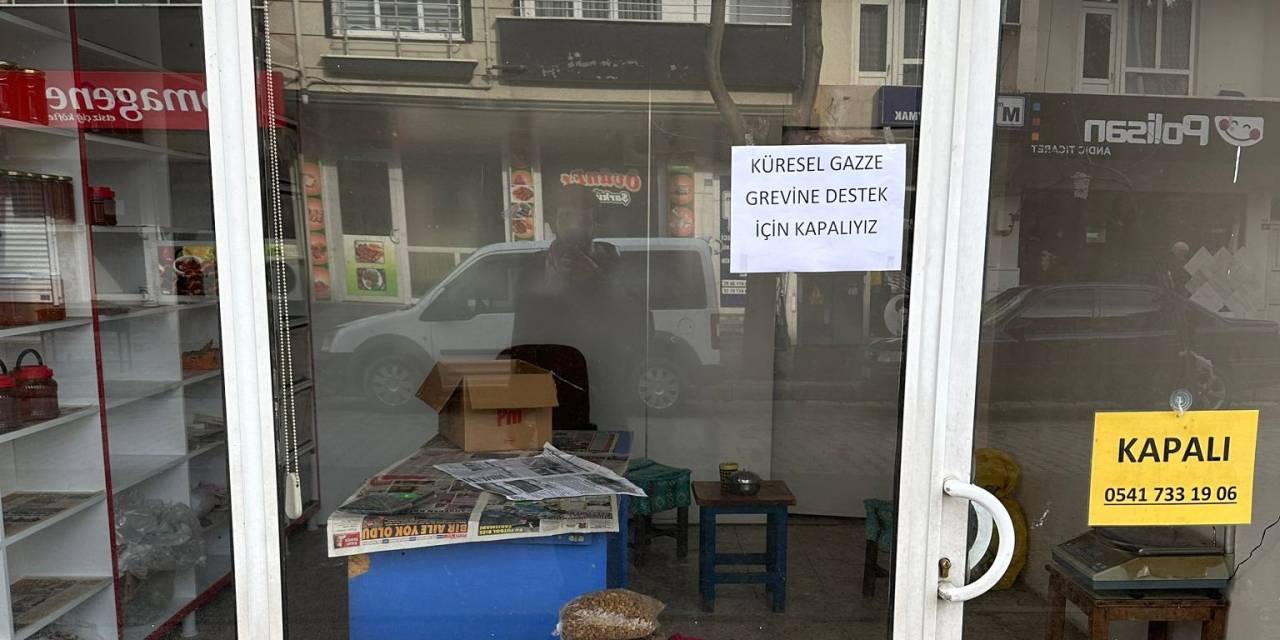 Esnaf, Gazze İçin İş Yerlerine Kilit Vurdu