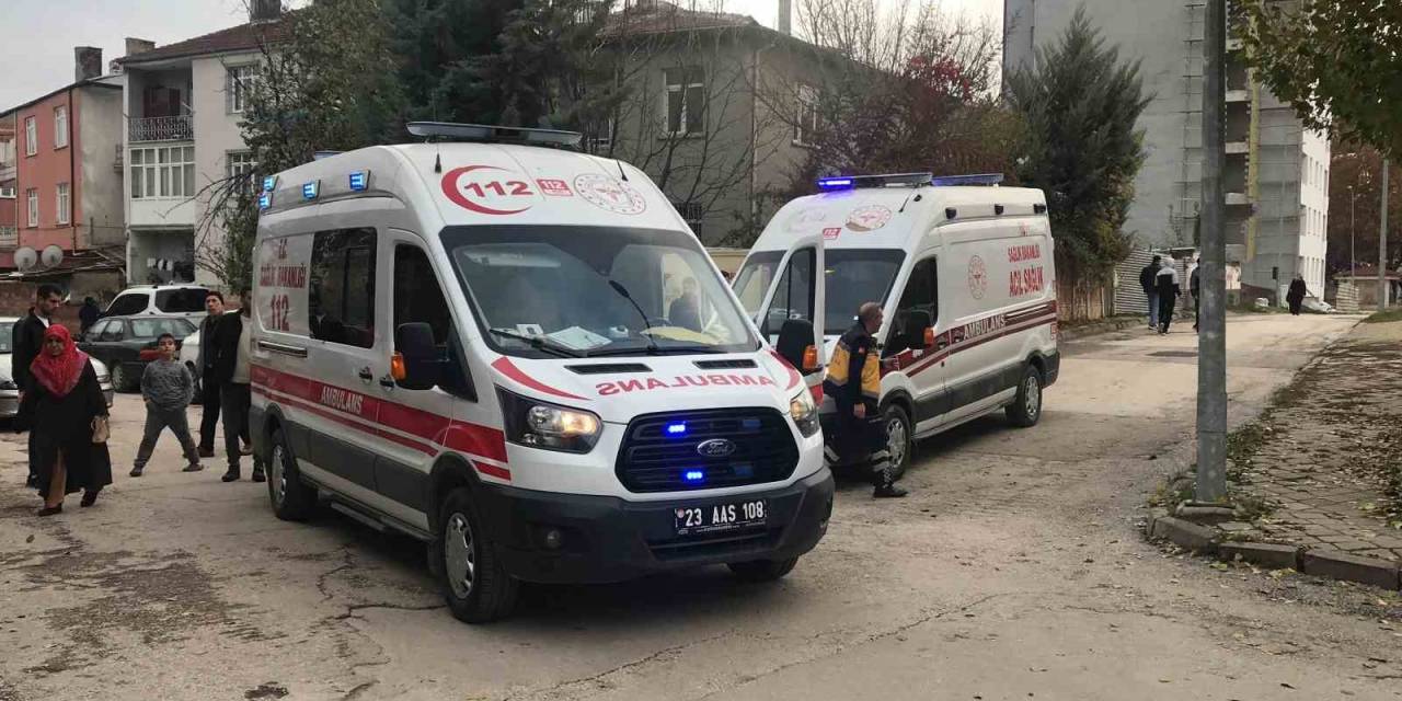 Minibüsün Çarptığı 2 Çocuk Yaralandı