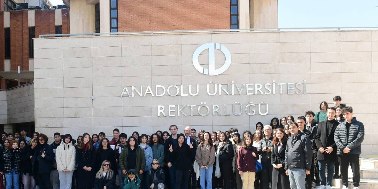 Anadolu Üniversitesi Aday Öğrencileri İçin Kampüs Turları Düzenliyor