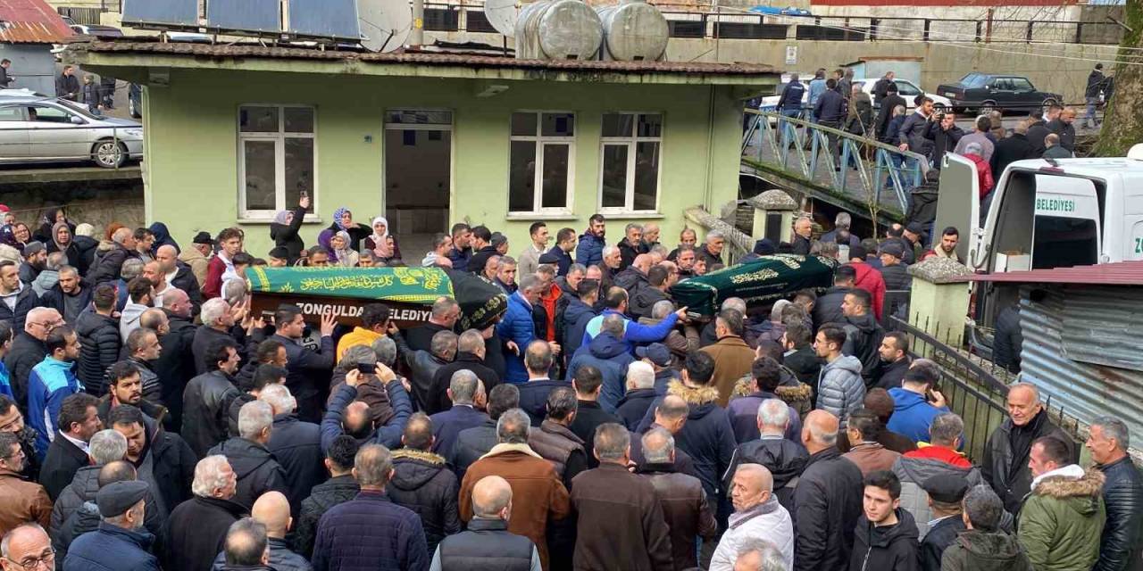 Heyelanda Toprak Altında Kalan Anne Ve Oğlunun Cenazeleri Toprağa Verildi