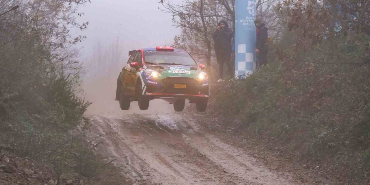 Kocaeli Rallisi Nefes Kesti: Ortalığı Tozu Dumana Kattılar