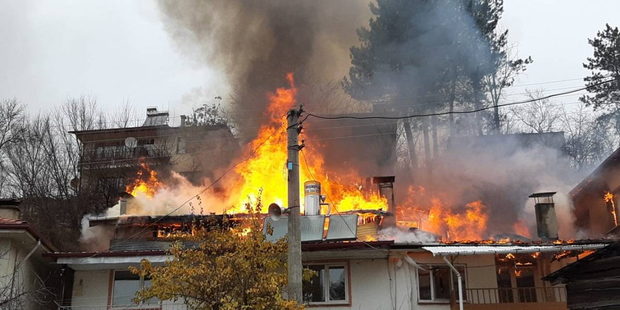 Bolu’da 4 Ev Alevlere Teslim Oldu
