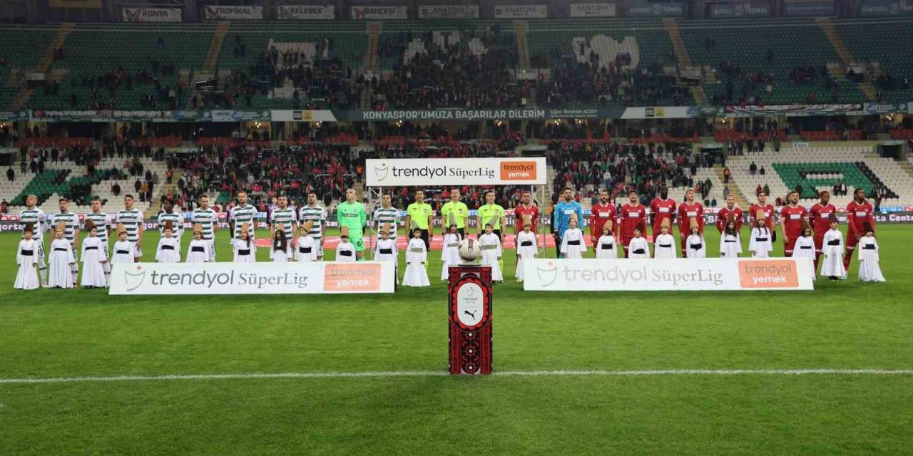 Trendyol Süper Lig: Konyaspor: 0 - Sivasspor: 1 (İlk Yarı)