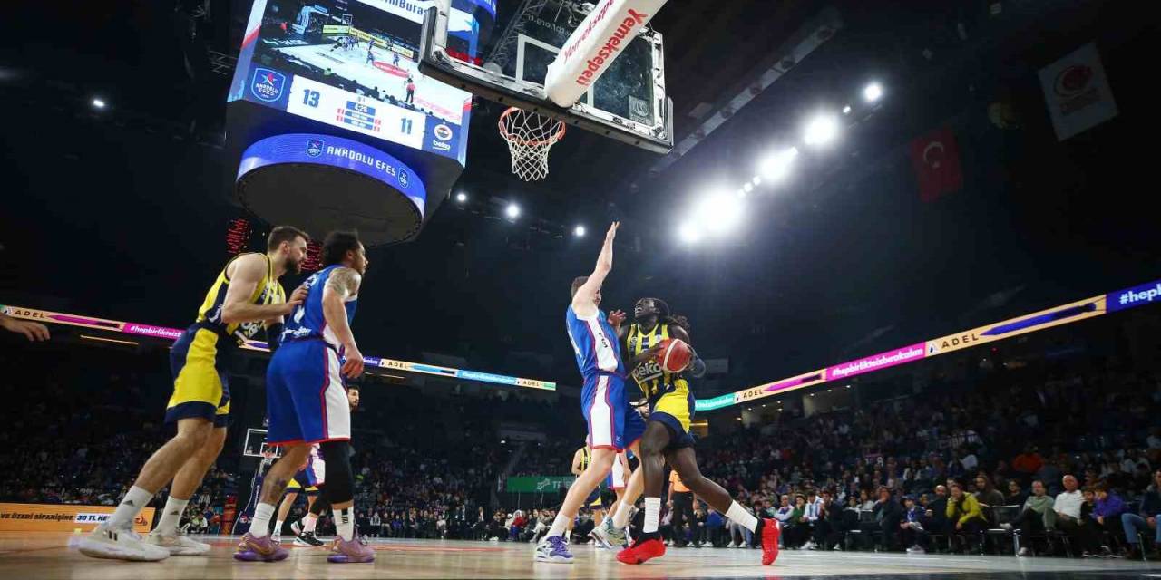 Basketbol Süper Ligi: A. Efes: 81 - Fenerbahçe Beko: 80