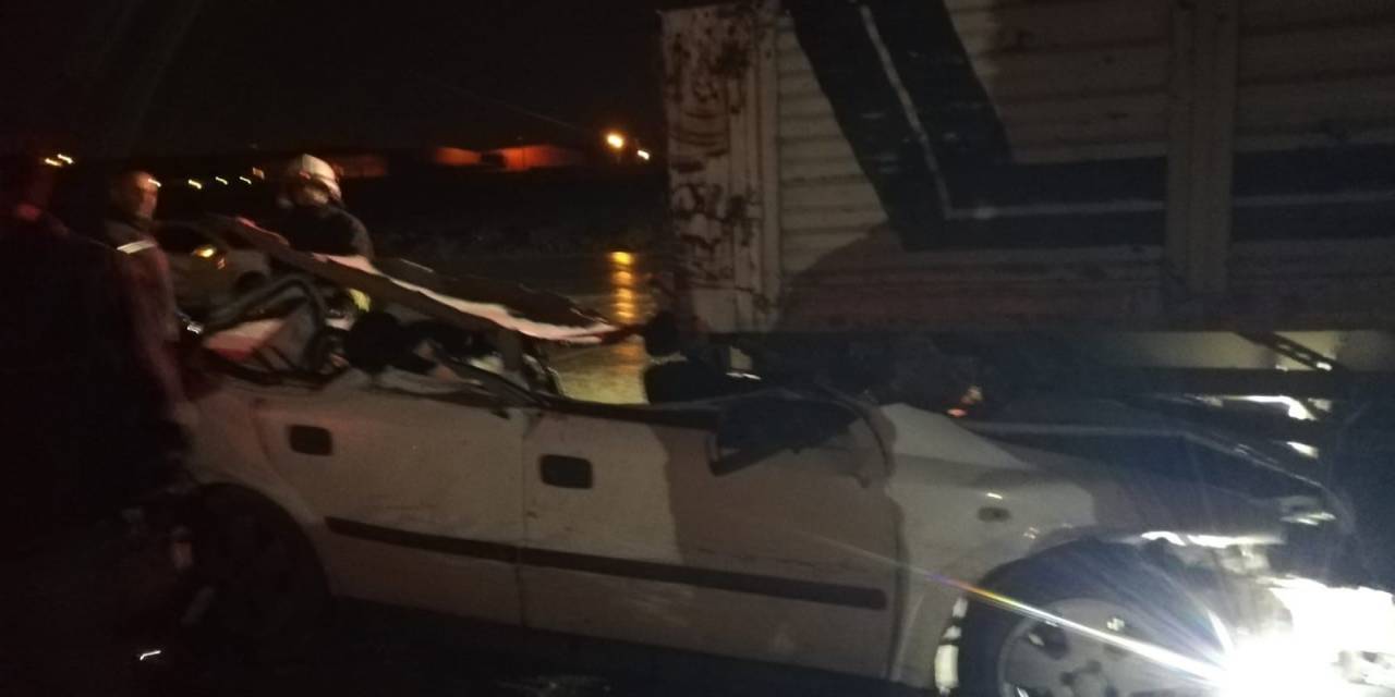 Batman’da Otomobil Tırın Altına Girdi: 2 Ağır Yaralı