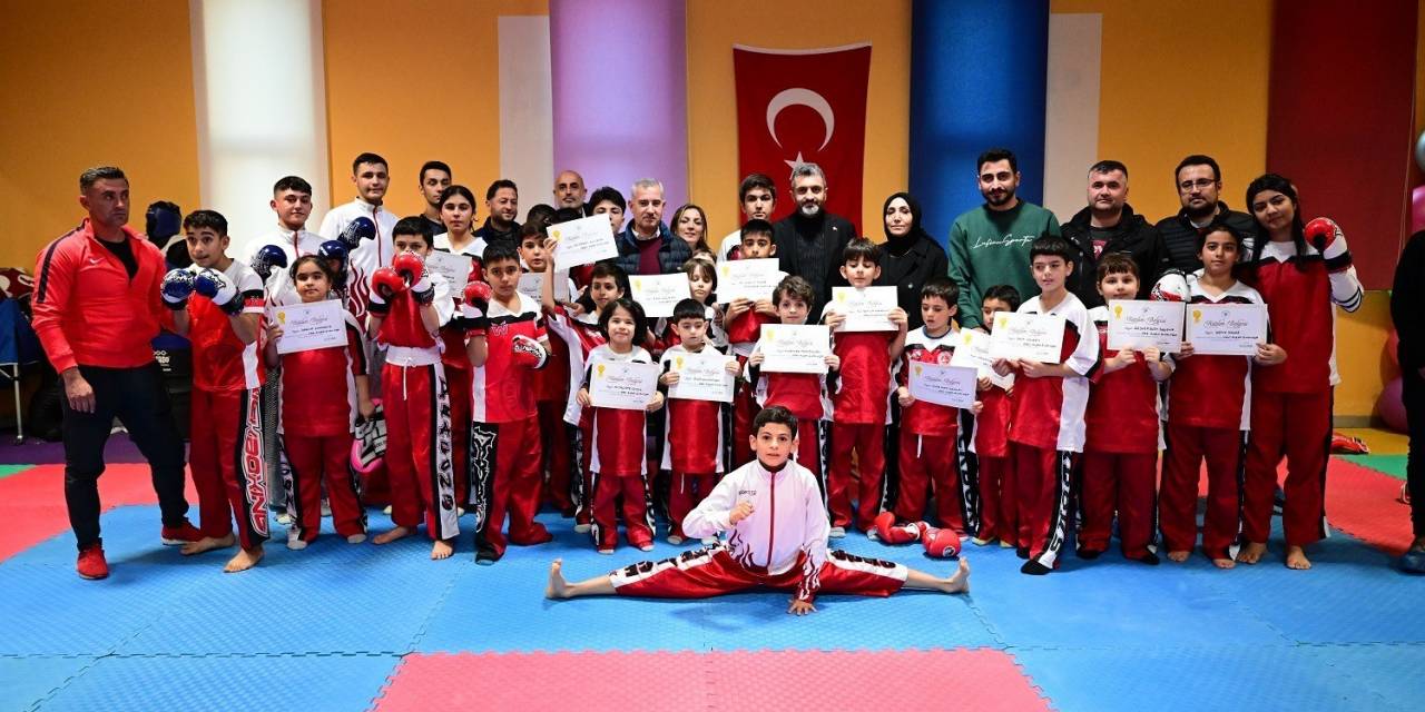 Genç Kickbokscular Kuşak İmtihanı İçin Ter Döktü