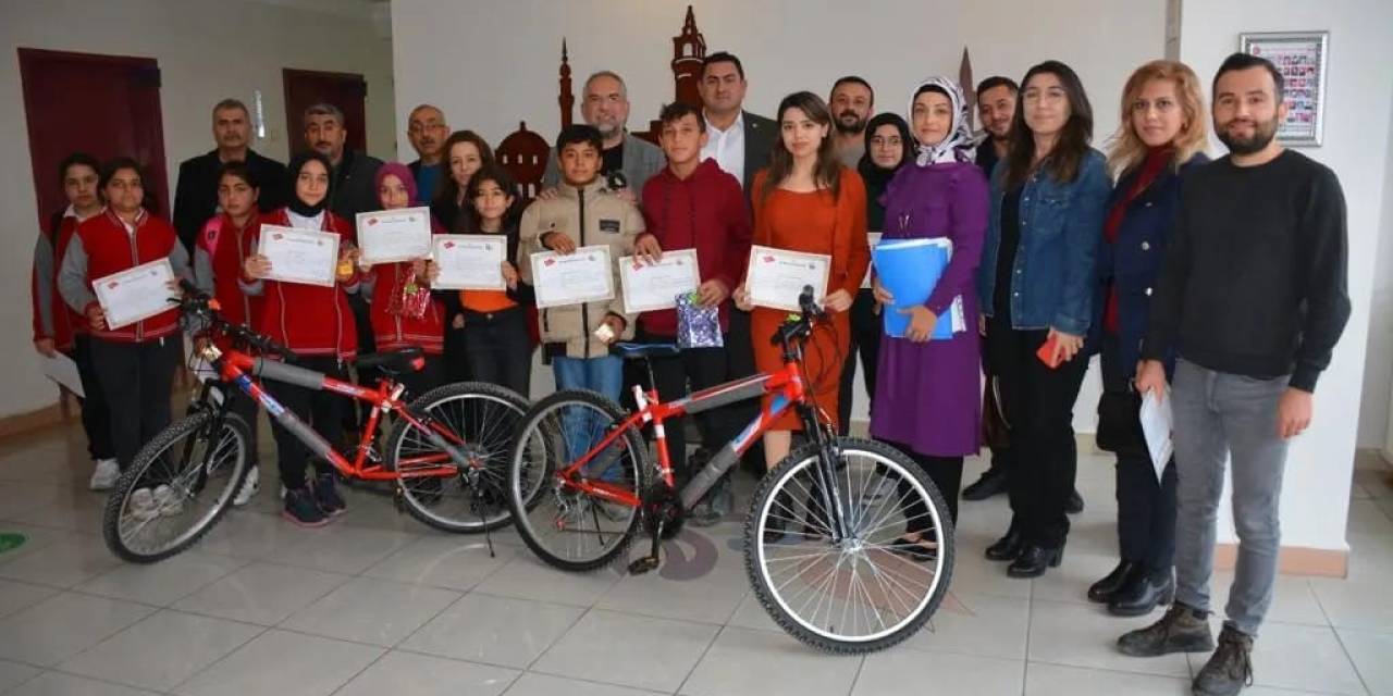 Başkan Sargın Çevreci Öğrencilere Ödül Verdi