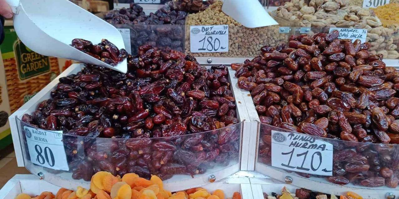 Umreye Giden Vatandaşların Dönüşlerinin Yaklaşmasıyla Hurmaya Talep Arttı