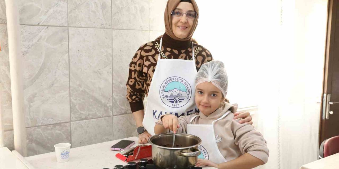 Büyükşehir Kaymek’ten ‘Anne-çocuk Mozaik Pasta Yapımı’ Etkinliği