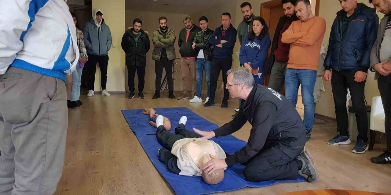 Gençlik Ve Spor İl Müdürlüğü Çalışanlarına ’ilk Yardım Ve Afet Farkındalık’ Eğitimi