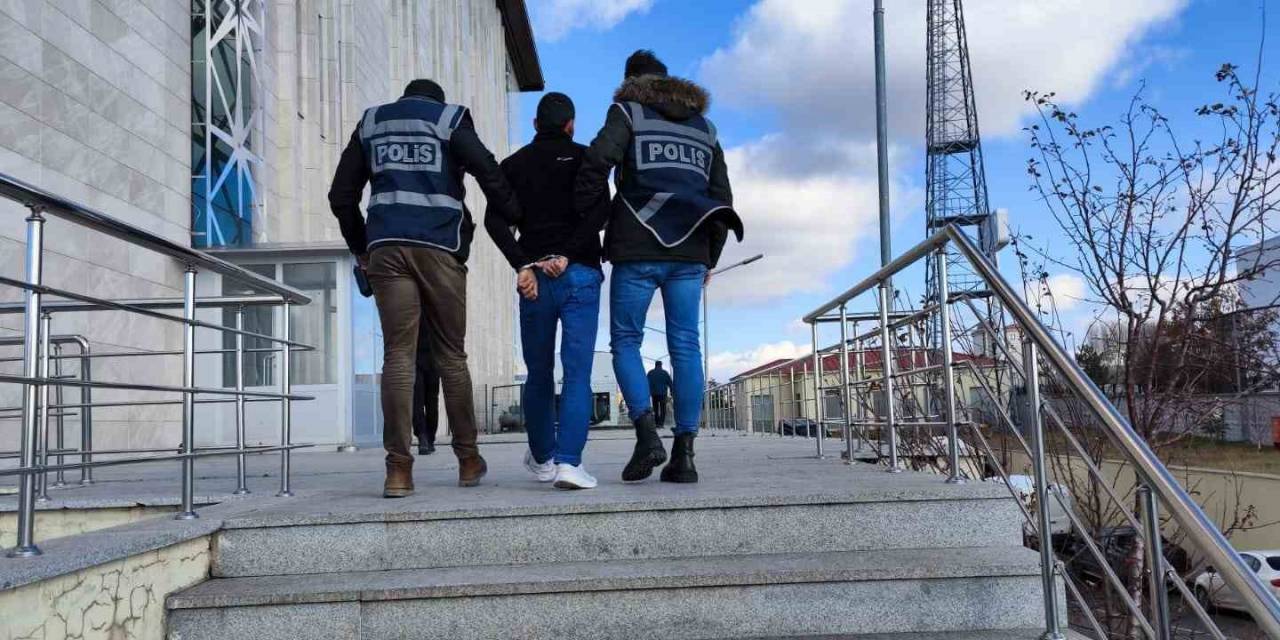 Kars’ta Çeşitli Suçlardan Aranan 3 Kişi Yakalandı