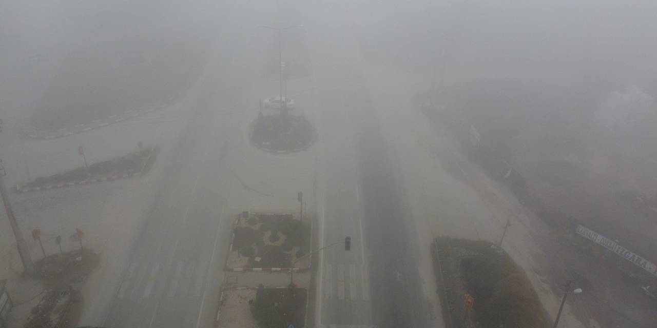 Kula’da Yoğun Sis Etkili Oldu