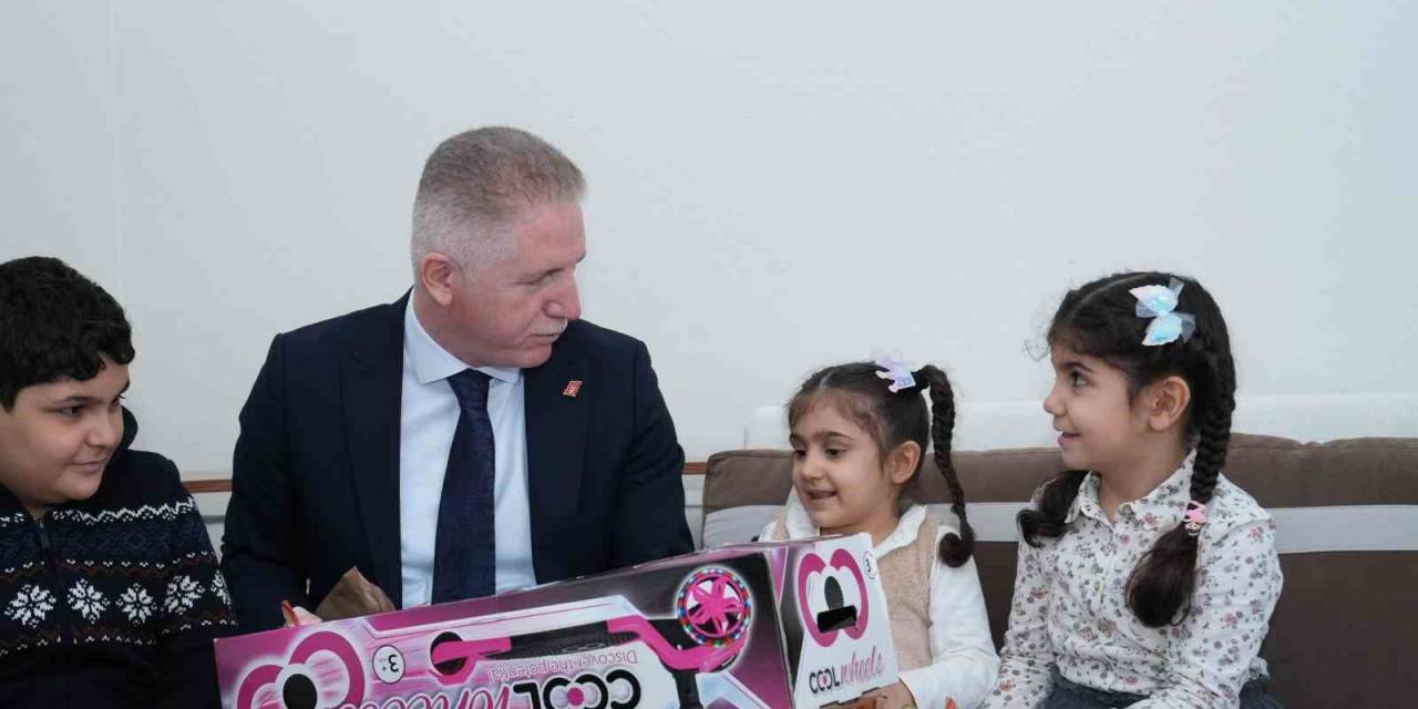 "Bir Çocuk Bir Dilek Projesi" Kapsamında Çocukların Dilekleri Teslim Edilmeye Başlandı