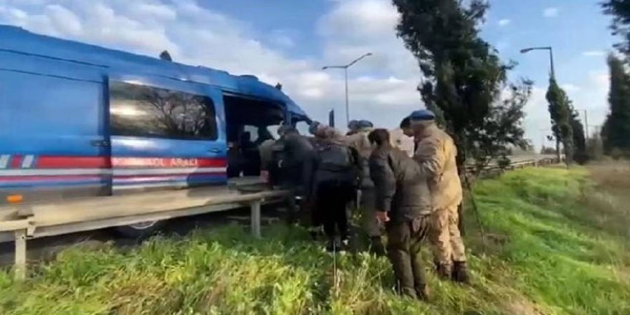 Sakarya’da 16 Kaçak Göçmen İle 3 Organizatör Yakalandı