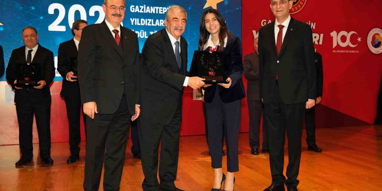 Başak Traktör’e Asırlık Marka Ödülü