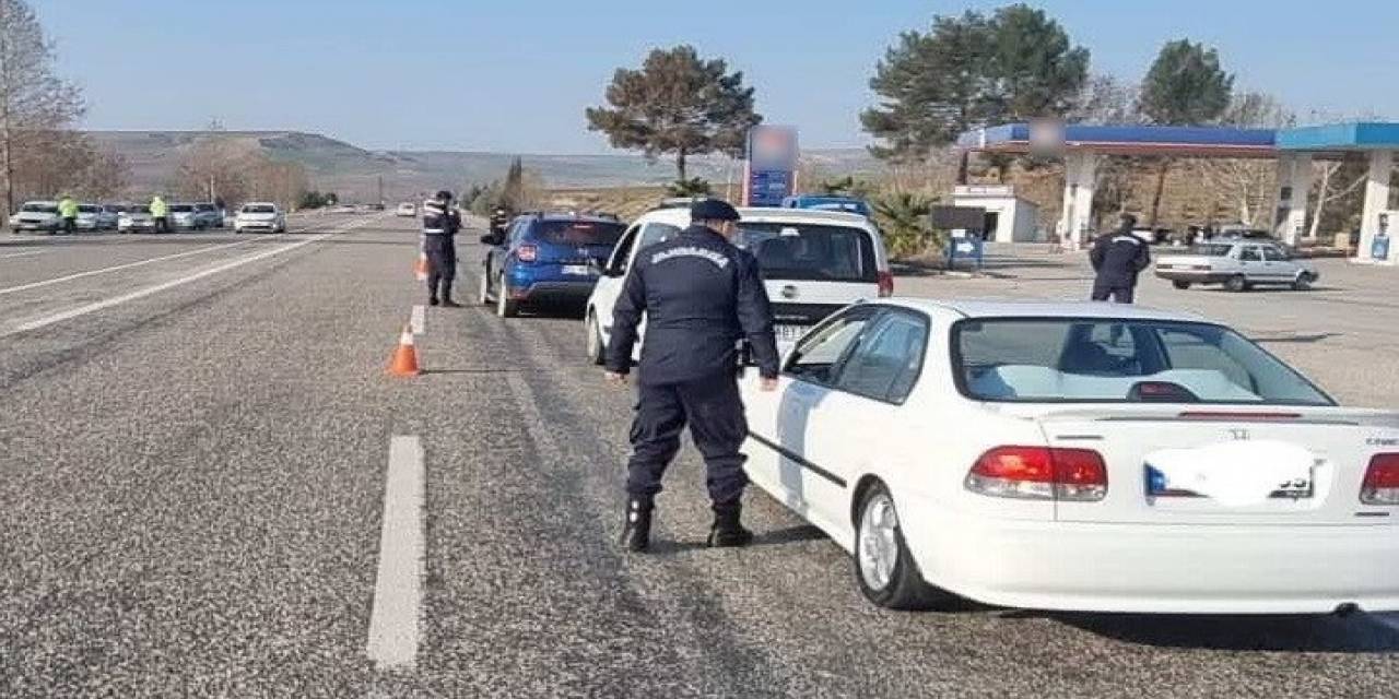 Jandarma Ekipleri 1 Haftada 42 Şahsa İşlem Yaptı