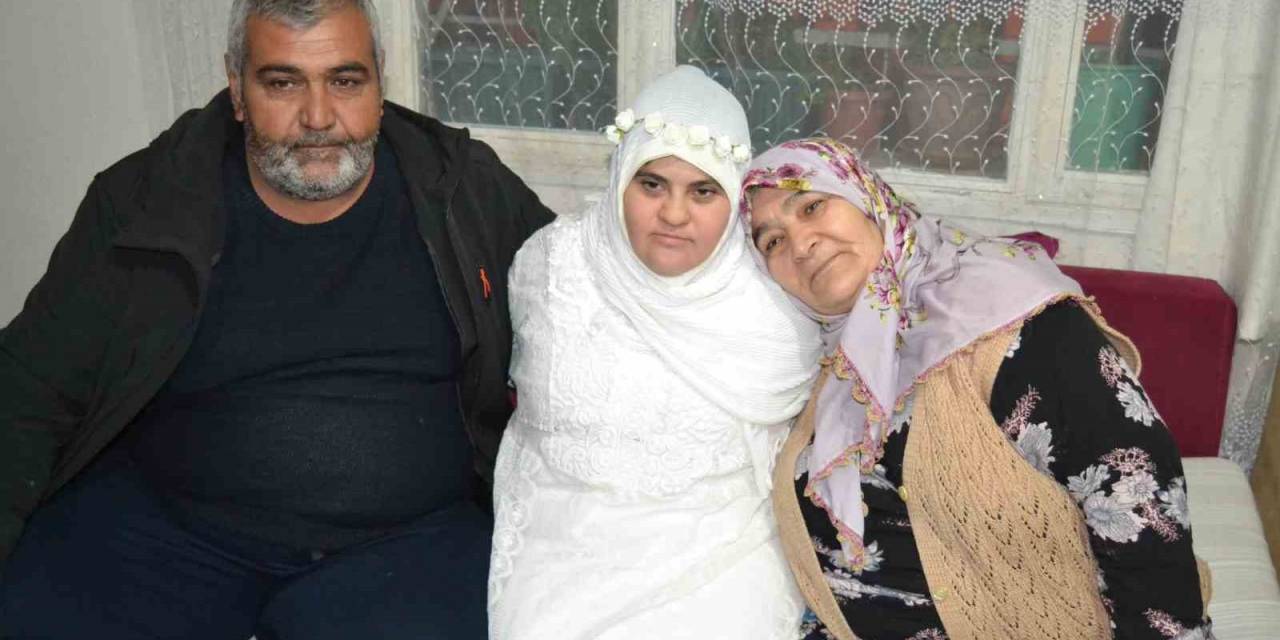 Manisalı Down Sendromlu Emine’nin Umre Hayali Gerçek Oldu