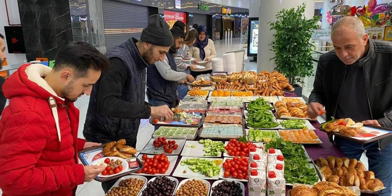 Mardin’de Avm’de 12 Aralık Mağazacılar Günü Kutlandı