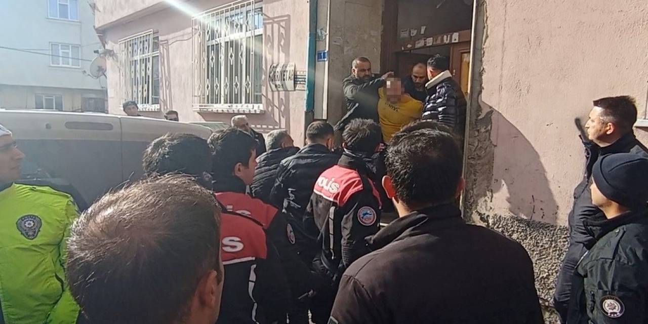 Polisten Kaçmak İsterken Havalandırma Boşluğunda Sıkıştı