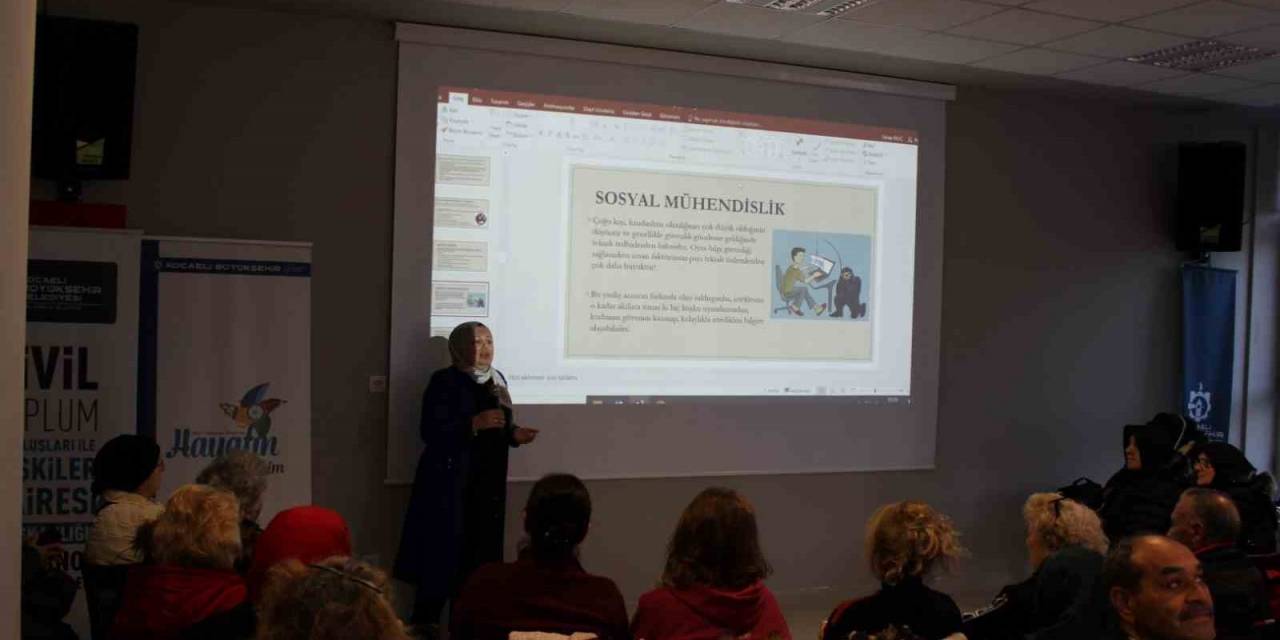 Yaşlılara "Güvenli İnternet" Eğitimi