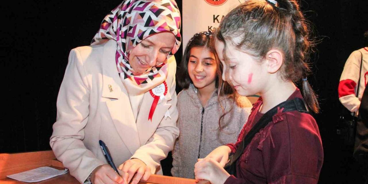 Eğitimci Merve Gülcemal, Erva’da ’edeb’i Anlattı