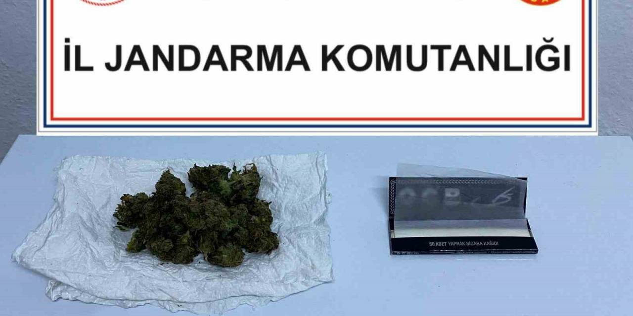 Burdur’da Jandarma Ekiplerinin Kaçakçılık Operasyonunda Çok Sayıda Uyuşturucu Madde Ele Geçirildi