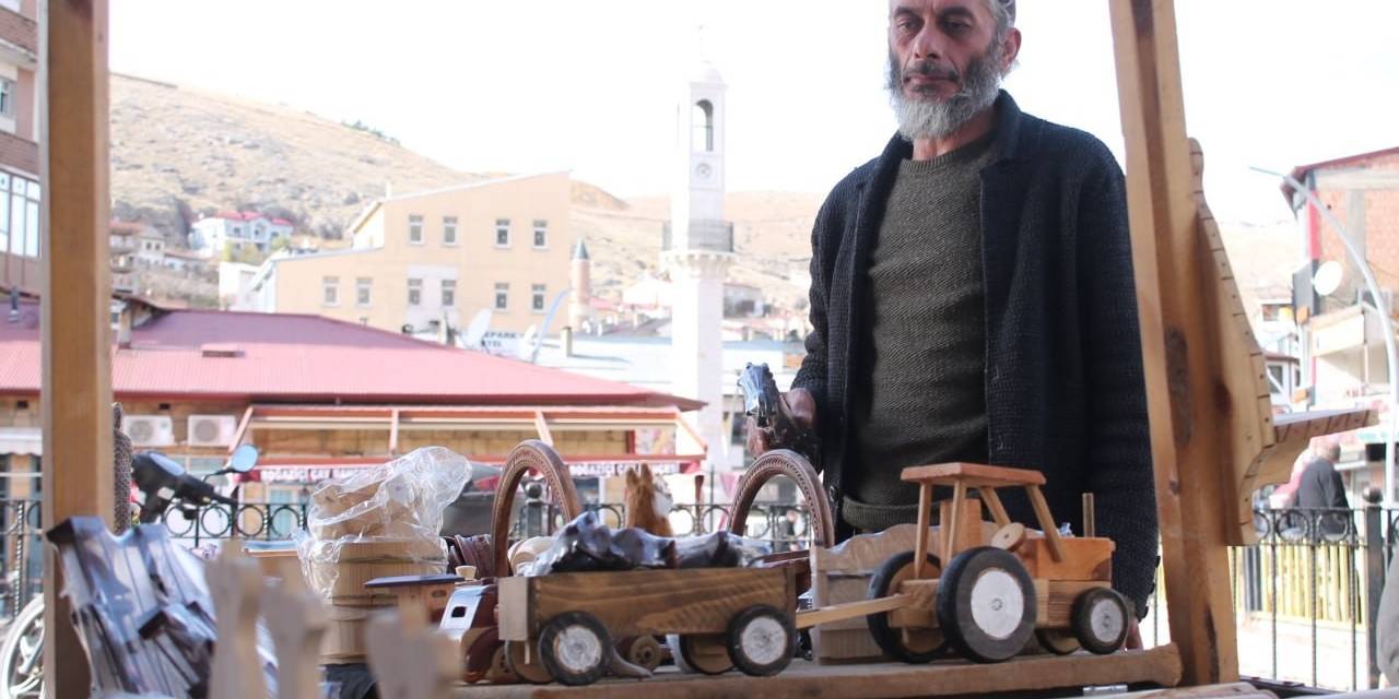 Emekli Olduktan Sonra Kendi Atölyesini Kurup Çocukluk Hayalini Gerçekleştirdi