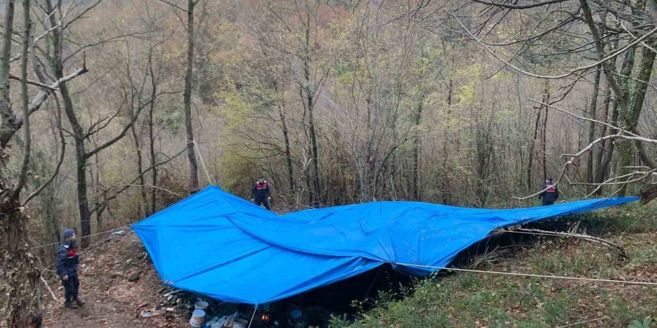 Kaçak Kazı Yapan 10 Kişi 30 Metrelik Çukurda Yakalandı